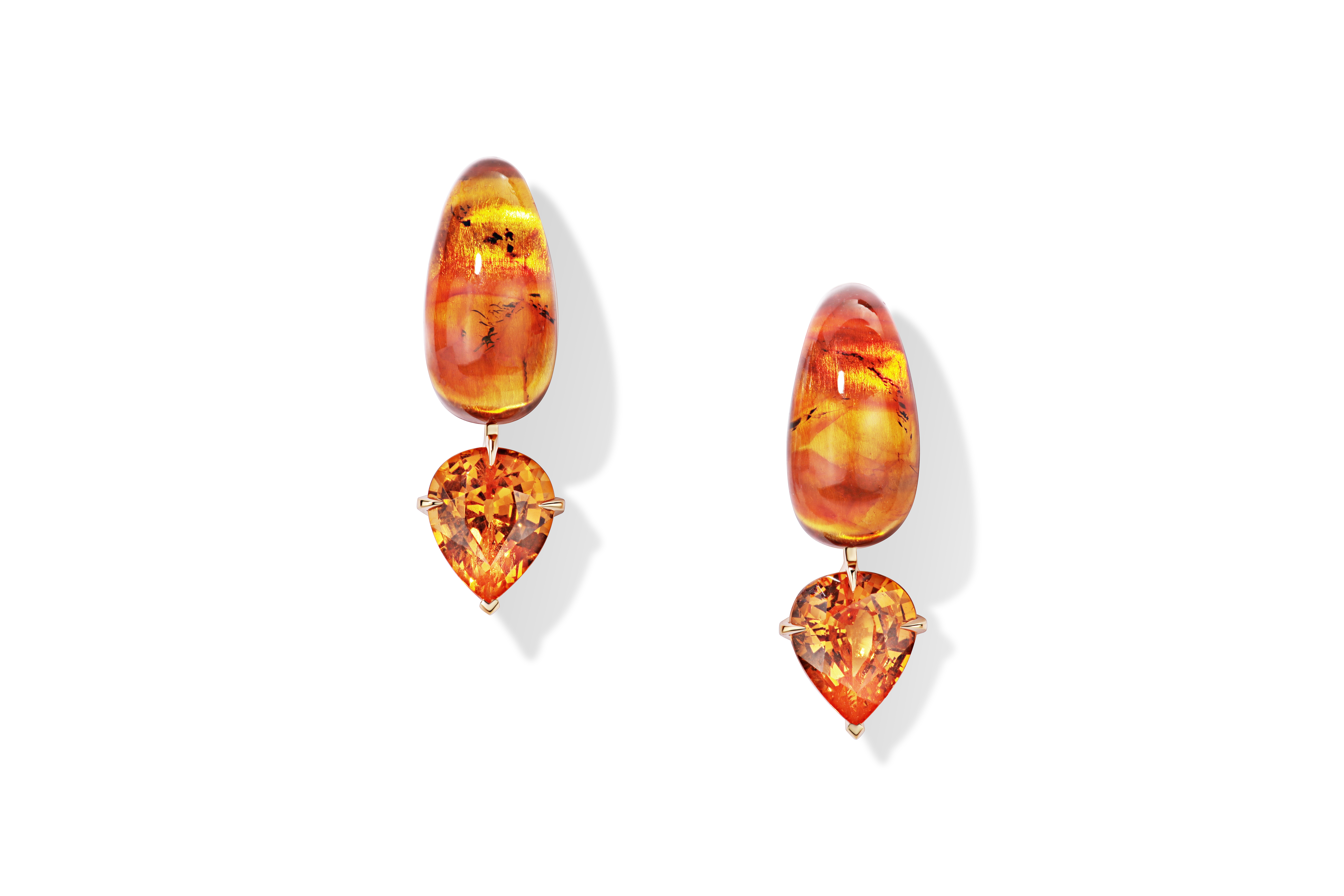 Earrings with amber and spessartines